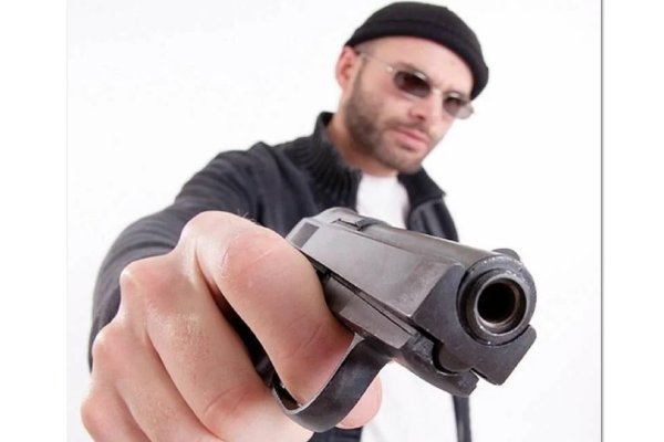 Человек с пистолетом