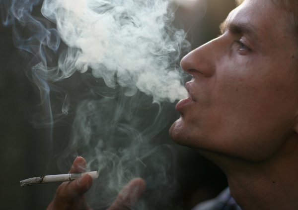 Картинки человек курит (48 фото)