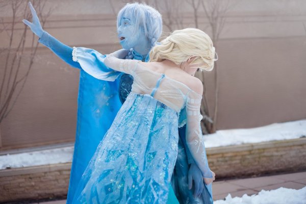 Elsa Frozen 2 в белом платье