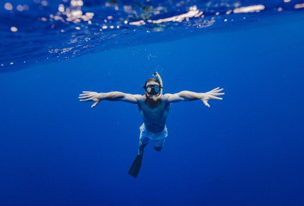 Картинки плавающий человек (46 фото)