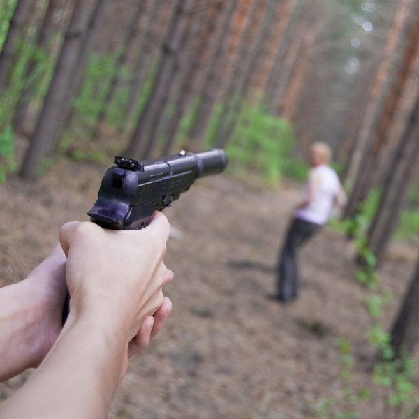 Пистолет в лесу