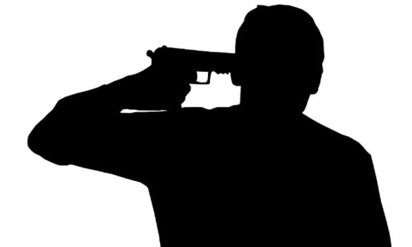 Человек с пистолетом у головы