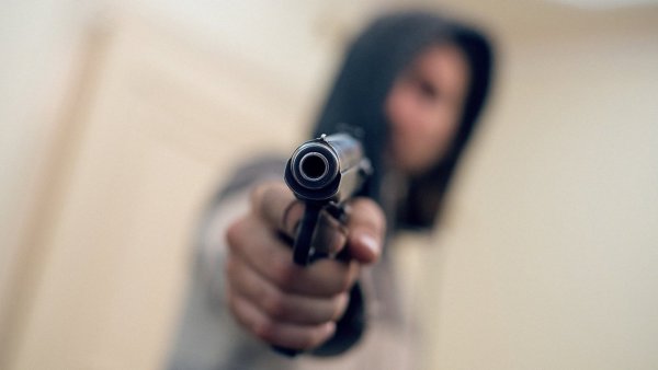 Дуло пистолета в лицо