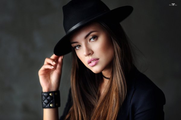 Ксения Барашева в шляпе