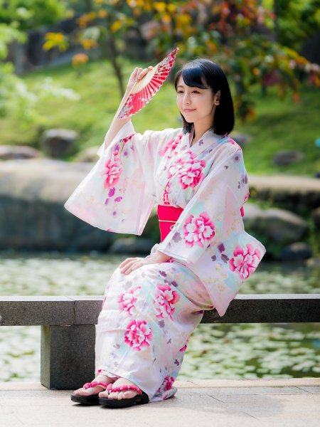 Okita Anri в кимоно