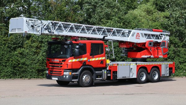 Автолестница пожарная Scania 100 м