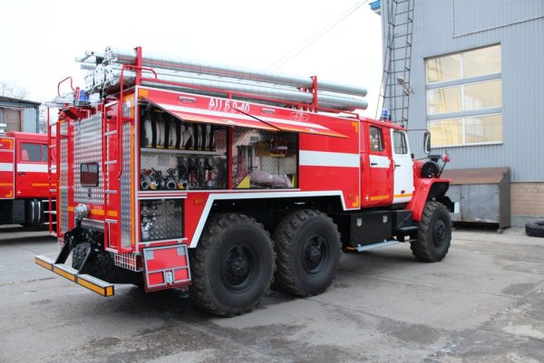 Урал 5557 пожарная автоцистерна 6.0-40