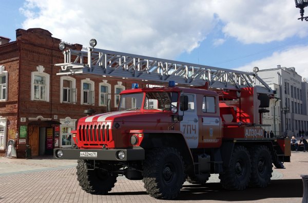 Урал 4320 автолестница