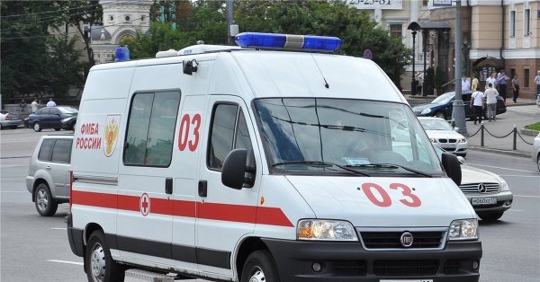 Машины скорой помощи и полиции