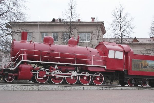 Паровоз красный Коммунар Челябинск