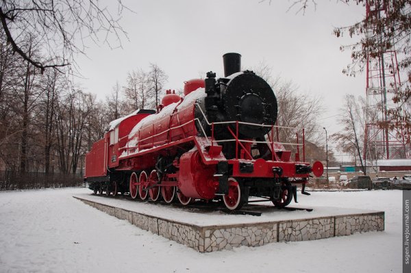 Паровоз красный Коммунар Челябинск