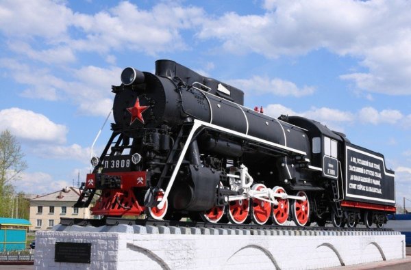 Памятник паровоз Междуреченск