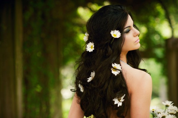 Картинки девушка с волосами из цветов (49 фото)