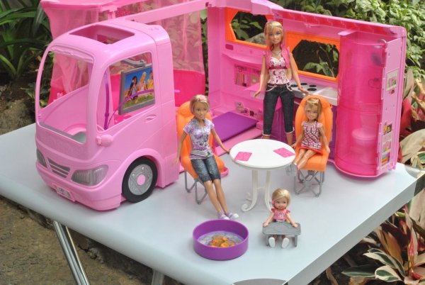 Фургон Barbie Glam van