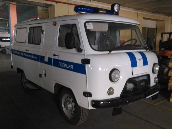 УАЗ 3909 вид сбоку милиция