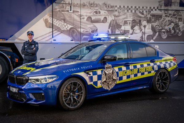 BMW m5 f90 полиция