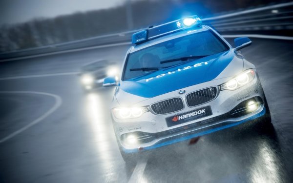 BMW m4 с мигалками