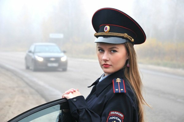 Женщина полицейский