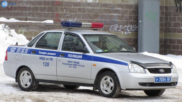 Лада Приора полиция сбоку