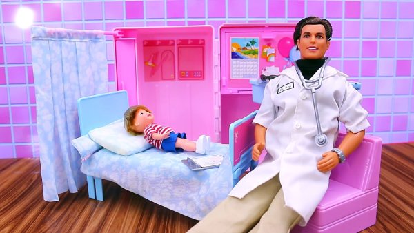 Кен Barbie доктор