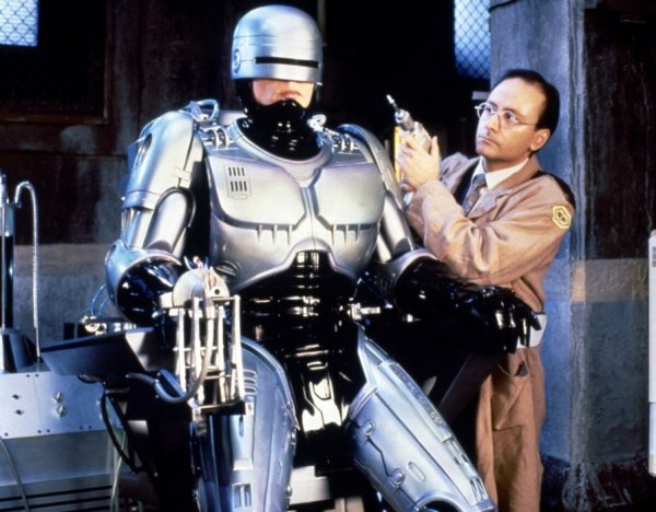 Робот полицейский фильм 1987