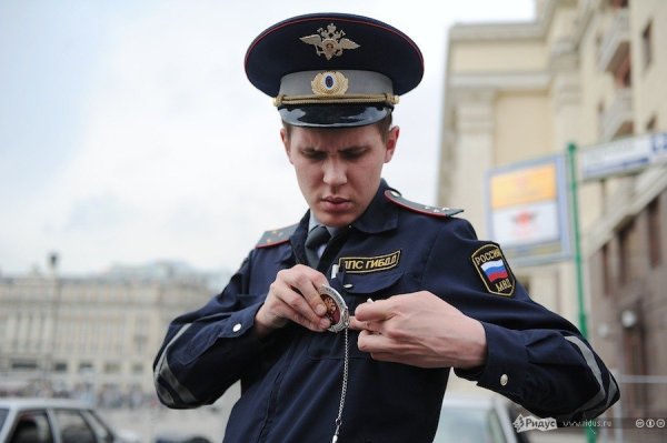 Молодой полицейский