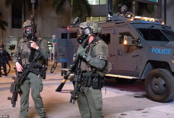 Американский полицейский спецназ SWAT