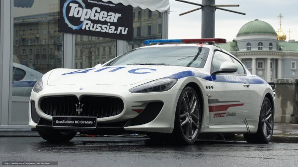 Мазерати машина полиция