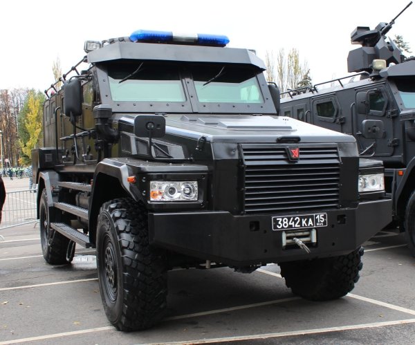 Броневик КАМАЗ-43501 патруль