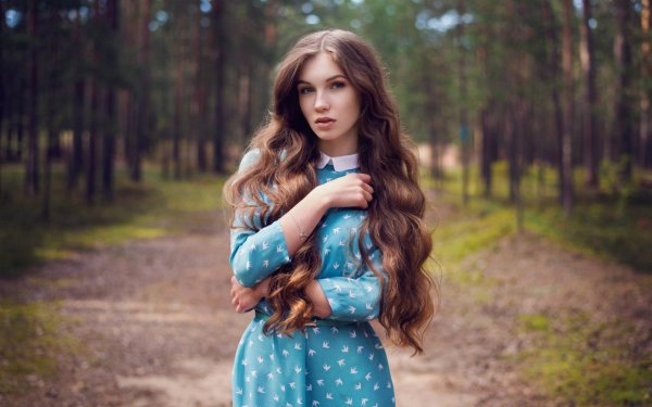Красивые девушки с длинными волосами