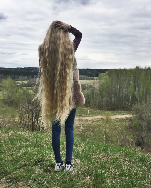 Длинные густые русые волосы