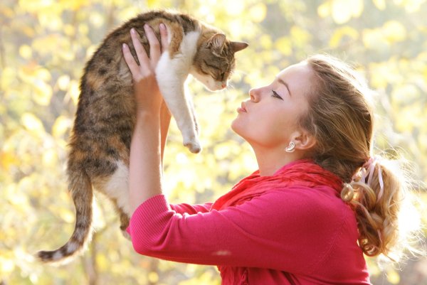 Женщина с котом