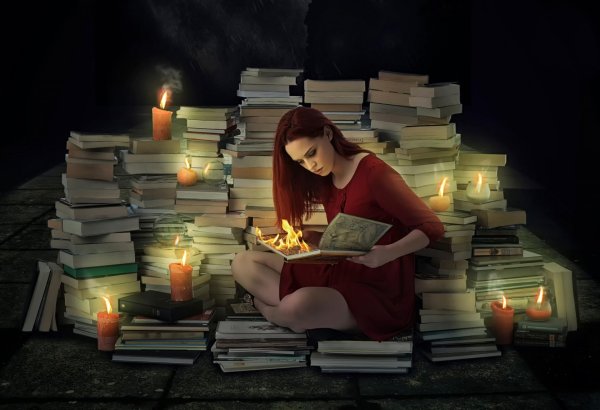Девушка с книгой