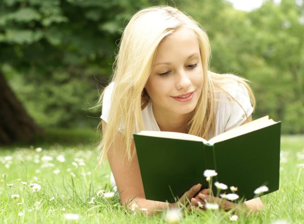 Девушка с книгой