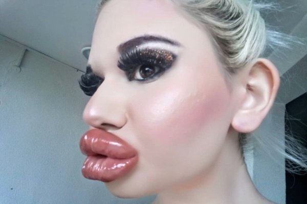 Андреа Иванова самые большие губы