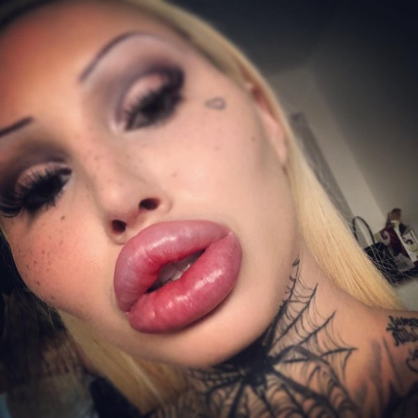 Mary Magdalene bimbo