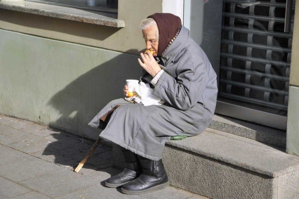 Бедная бабушка