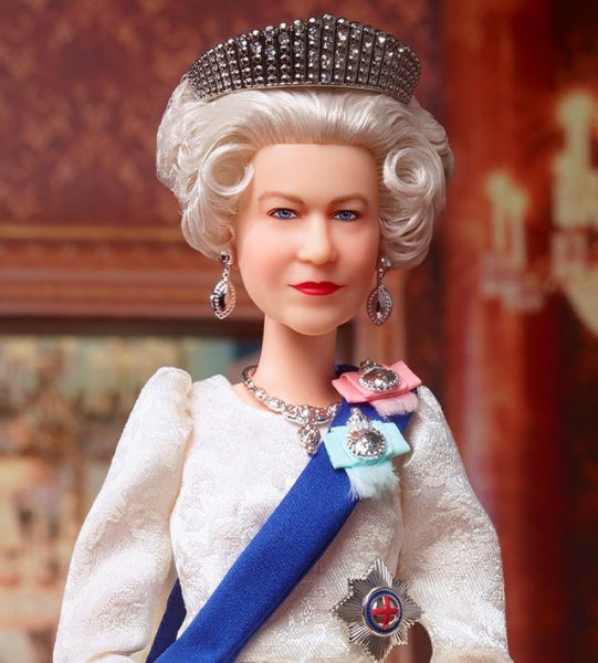 Куклу Barbie «Королева Елизавета II»