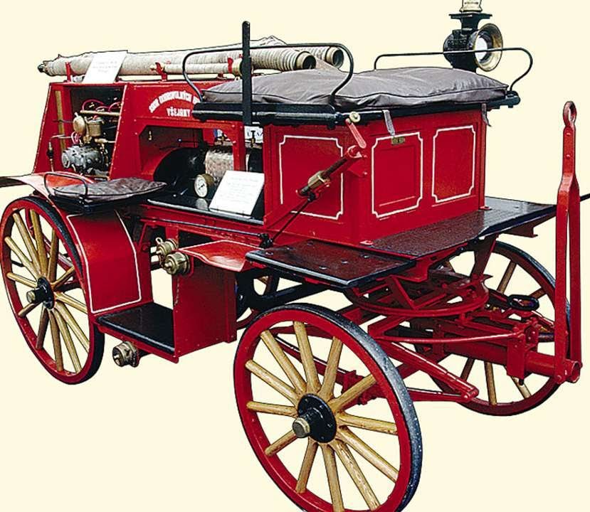 Первые пожарные машины. Старинные пожарные автомобили. Пожарный автомобиль. Первый пожарный автомобиль. Старая пожарная техника.