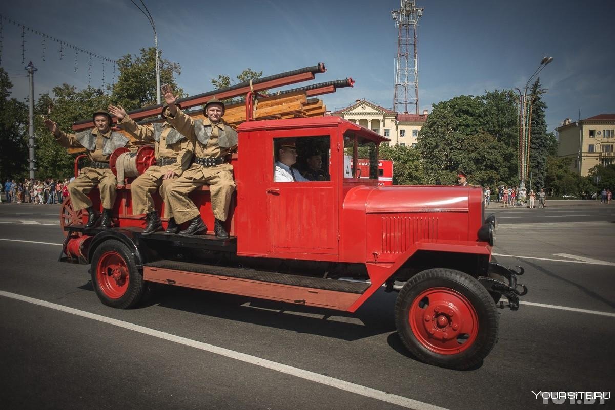 Первые пожарные машины. Пожарная машина Вандерберг 1901. Пожарный автомобиль. Старинные пожарные автомобили. Пожарная машина ретро.
