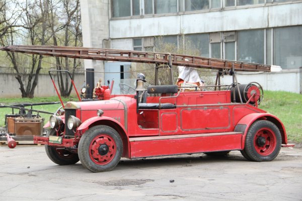 Картинки старинная пожарная машина (42 фото)