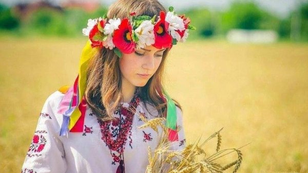 Девушка в вышиванке