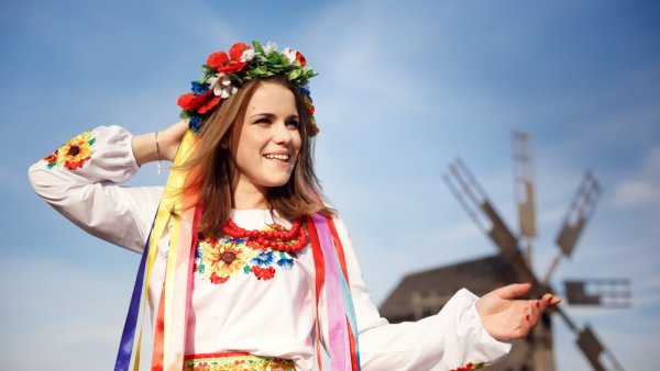 Красивые Украинки в национальных костюмах