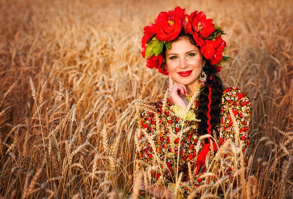 Украинка в венке