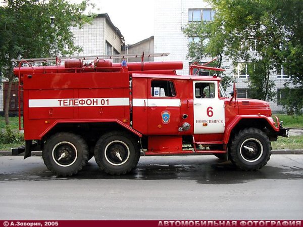 Пожарный ЗИЛ сбоку