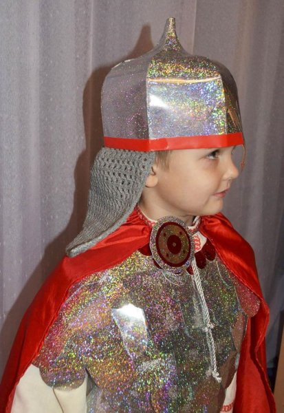Кольчуга и шлем богатыря