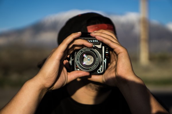 Фотоаппарат в руках