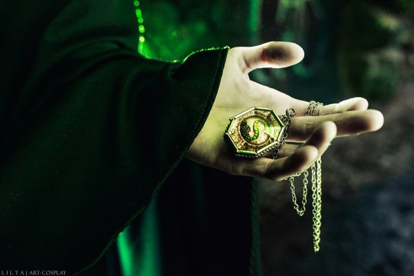 Гарри Поттер медальон Слизерина