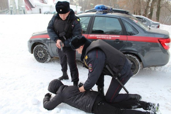 Полиция на улице зимой