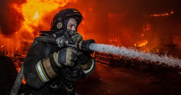 Пожарные МЧС России